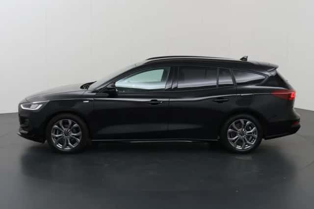 Ford Focus (2023) thumbnail 5