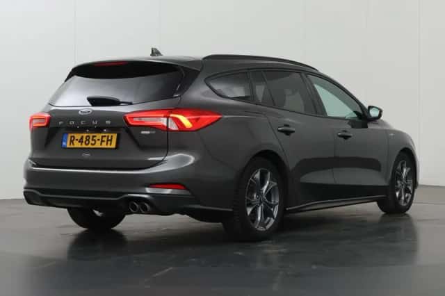 Ford Focus (2021) thumbnail 2