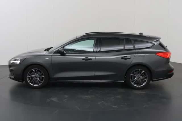 Ford Focus (2021) thumbnail 5