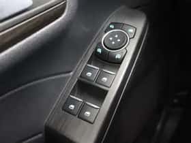 Ford Kuga (2023) thumbnail 39