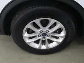 Ford Kuga (2022) thumbnail 38