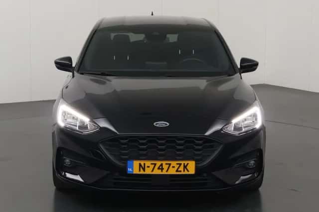 Ford Focus (2022) thumbnail 3