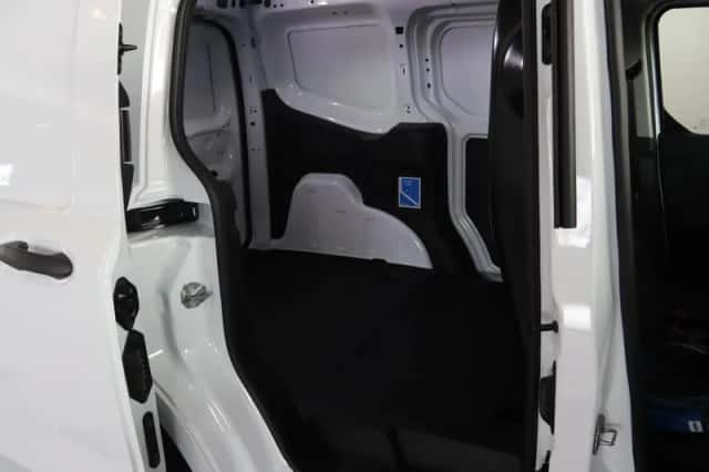 Ford E-Transit Courier (2026) thumbnail 8