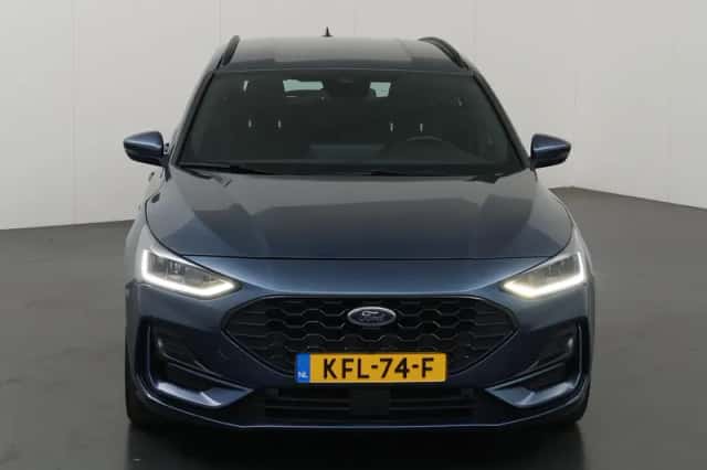 Ford Focus (2023) thumbnail 3