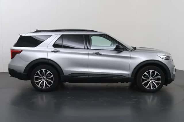 Ford Explorer (2021) thumbnail 6