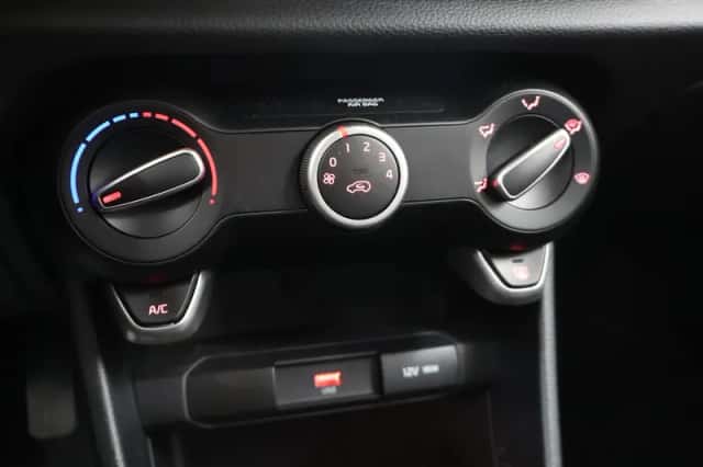 Kia Picanto (2023) thumbnail 21