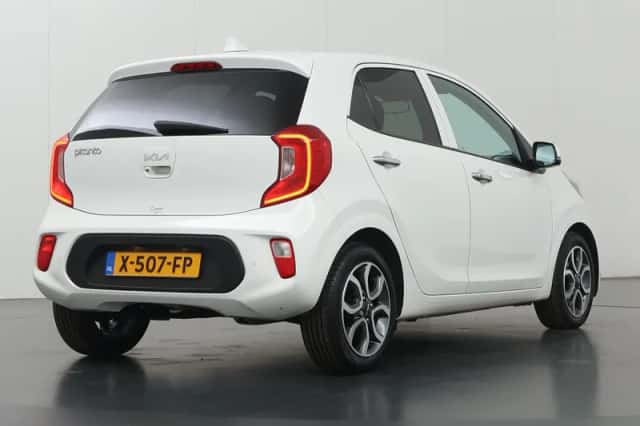 Kia Picanto (2023) thumbnail 2
