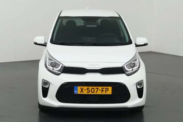 Kia Picanto (2023) thumbnail 3