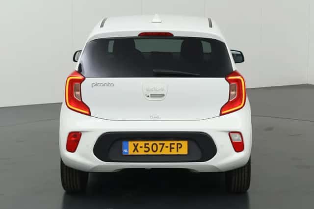 Kia Picanto (2023) thumbnail 4