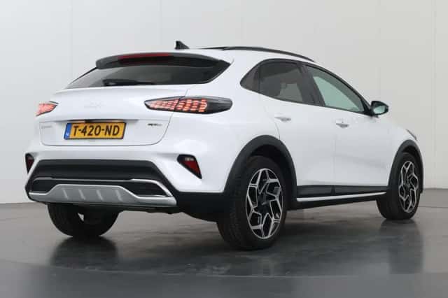 Kia XCeed (2023) thumbnail 2