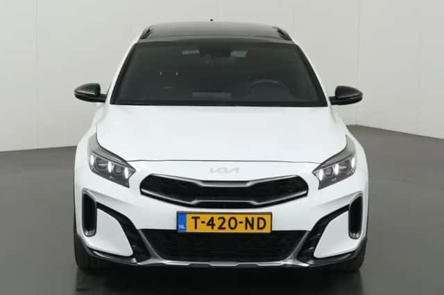 Kia XCeed (2023) thumbnail 3