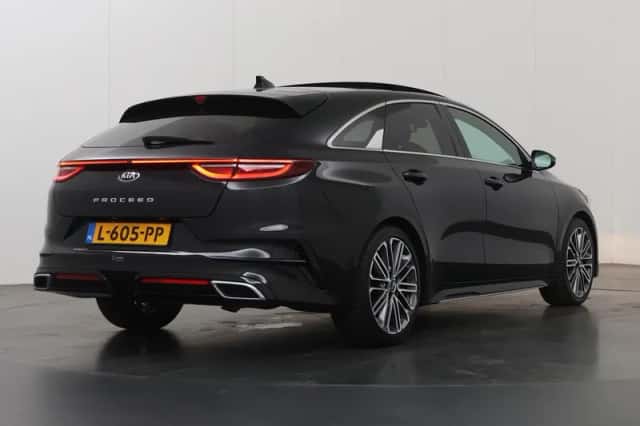 Kia Proceed (2021) thumbnail 2