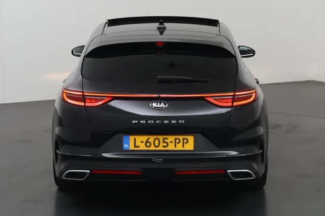 Kia Proceed (2021) thumbnail 4