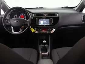 Kia Rio (2017) thumbnail 8