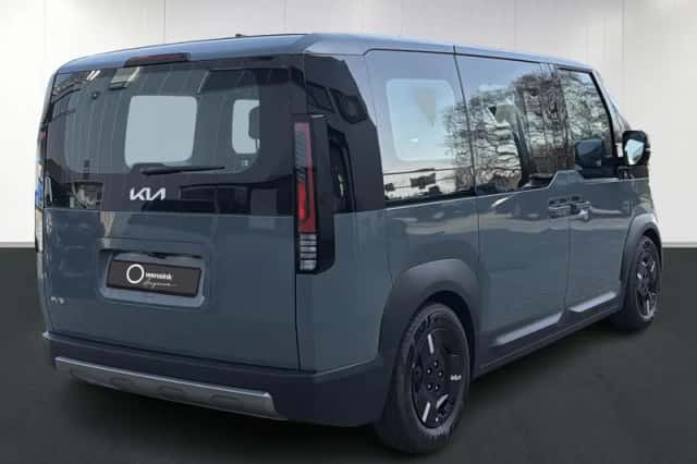 Kia PV5 Passenger (2026) thumbnail 2