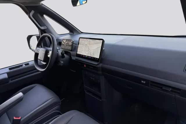 Kia PV5 Passenger (2026) thumbnail 8