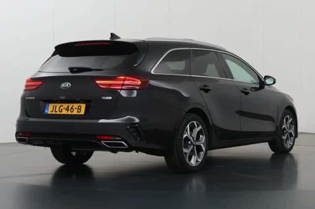 Kia Ceed Sportswagon (2021) thumbnail 2
