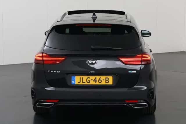Kia Ceed Sportswagon (2021) thumbnail 4