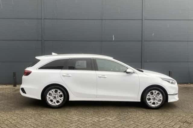 Kia Ceed (2024) thumbnail 2