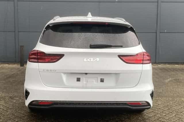 Kia Ceed (2024) thumbnail 3