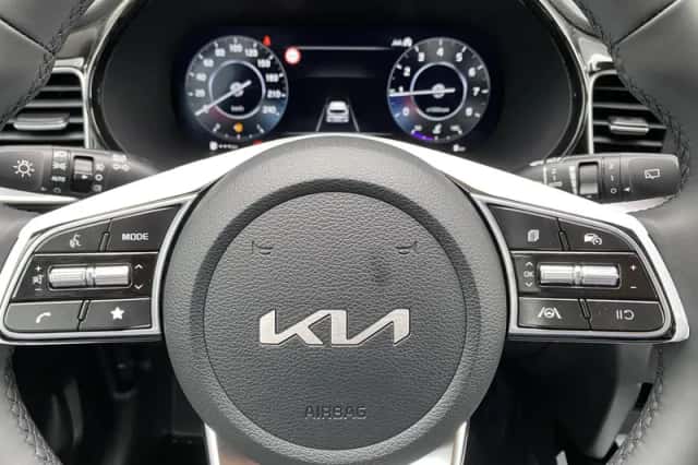 Kia Ceed (2024) thumbnail 4