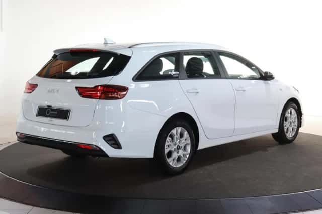 Kia Ceed (2025) thumbnail 2