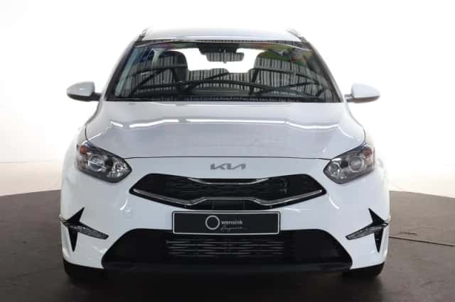 Kia Ceed (2025) thumbnail 3