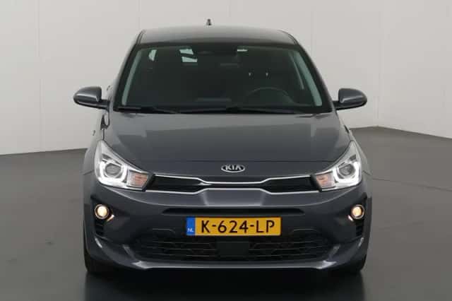 Kia Rio (2021) thumbnail 3