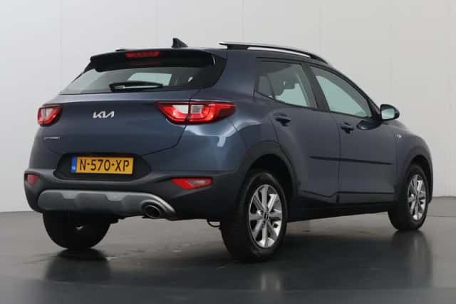 Kia Stonic (2022) thumbnail 2