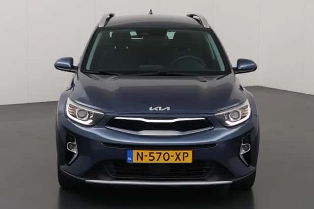 Kia Stonic (2022) thumbnail 3