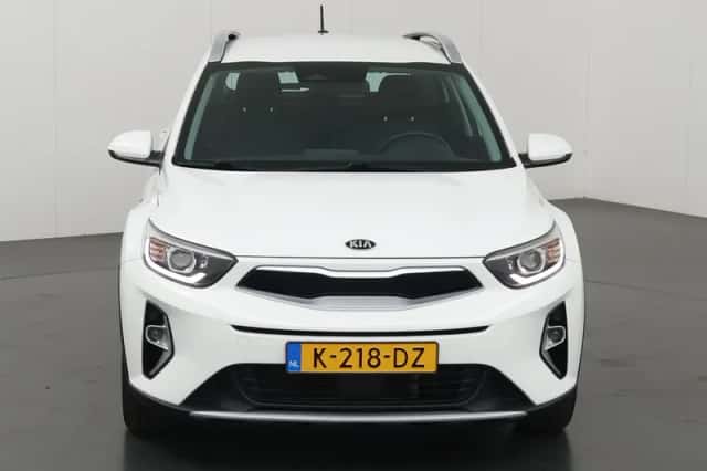 Kia Stonic (2021) thumbnail 3
