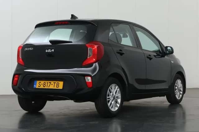 Kia Picanto (2023) thumbnail 2