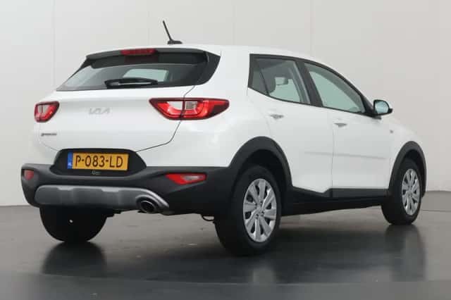 Kia Stonic (2022) thumbnail 2
