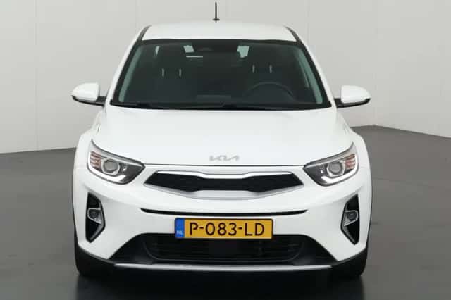 Kia Stonic (2022) thumbnail 3