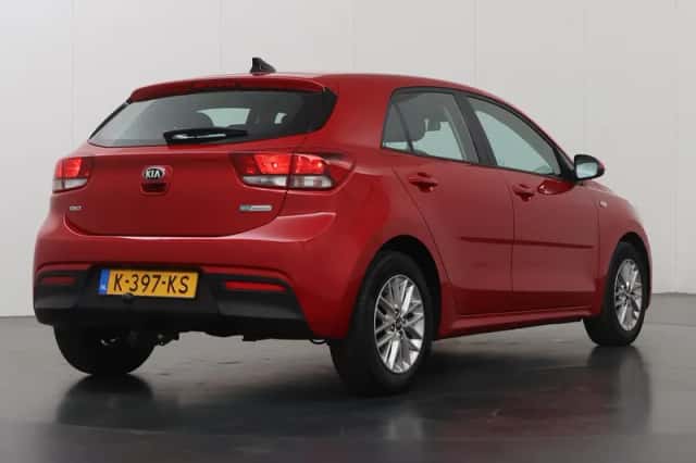 Kia Rio (2021) thumbnail 2