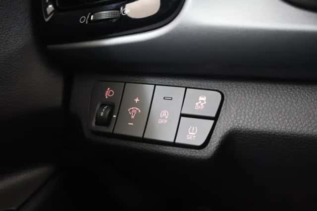 Kia Rio (2021) thumbnail 30