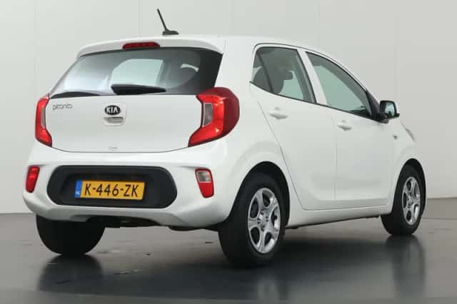 Kia Picanto (2021) thumbnail 2