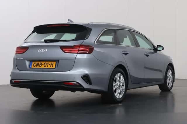 Kia Ceed (2024) thumbnail 2