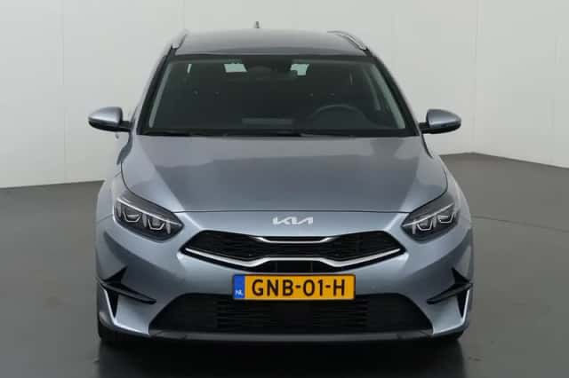 Kia Ceed (2024) thumbnail 3