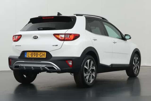 Kia Stonic (2021) thumbnail 2