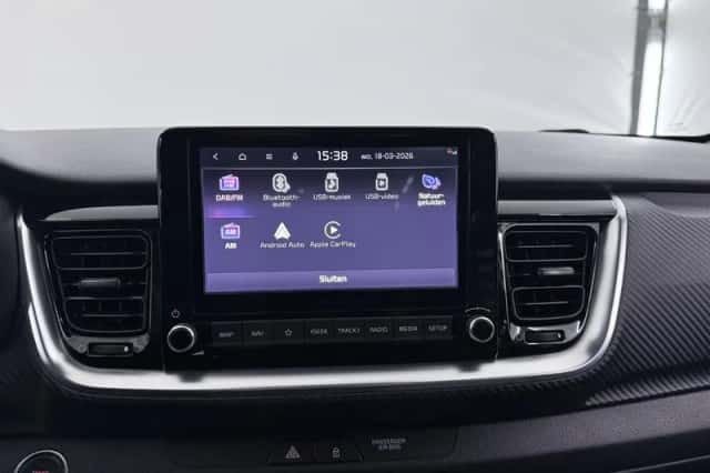 Kia Stonic (2021) thumbnail 16