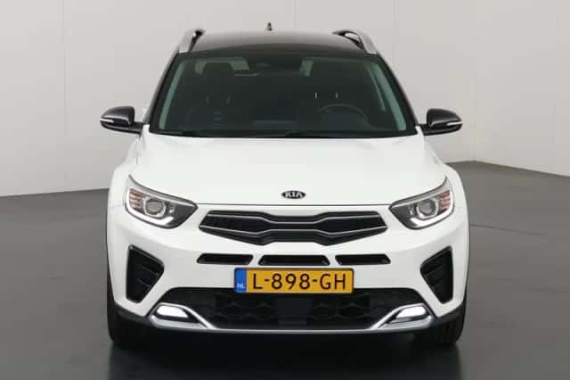 Kia Stonic (2021) thumbnail 3