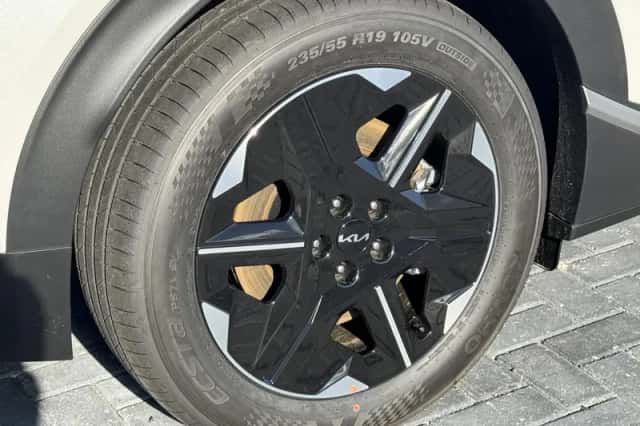 Kia EV6 (2024) thumbnail 11