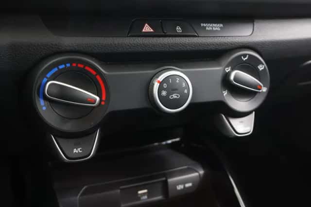Kia Rio (2022) thumbnail 18