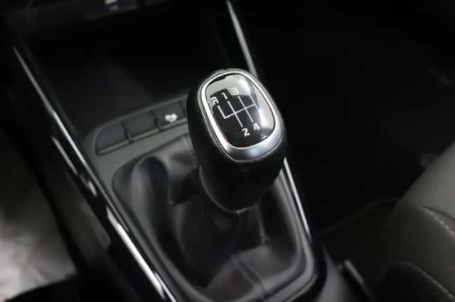 Kia Rio (2022) thumbnail 20