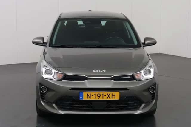 Kia Rio (2022) thumbnail 3
