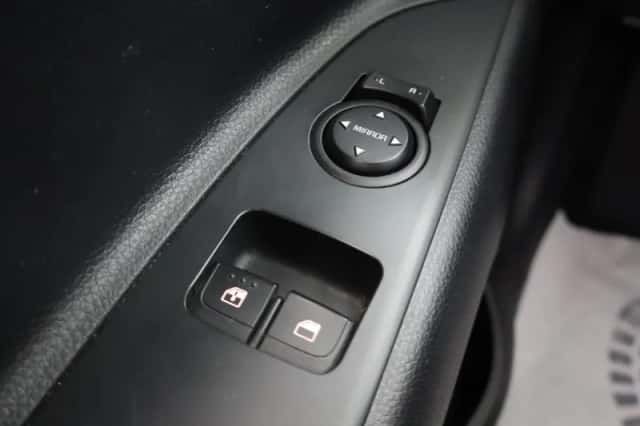 Kia Rio (2022) thumbnail 29