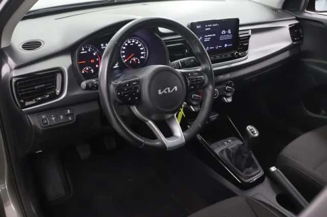 Kia Rio (2022) thumbnail 7