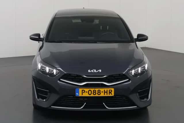 Kia Proceed (2022) thumbnail 3