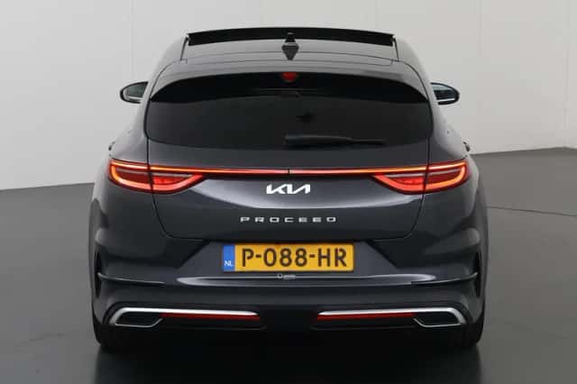 Kia Proceed (2022) thumbnail 4